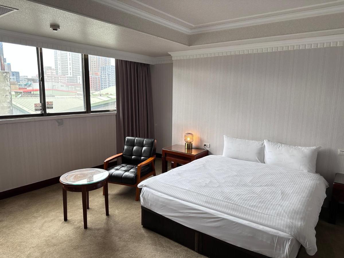 Meworld Hotel - Sanchong Taipei Esterno foto