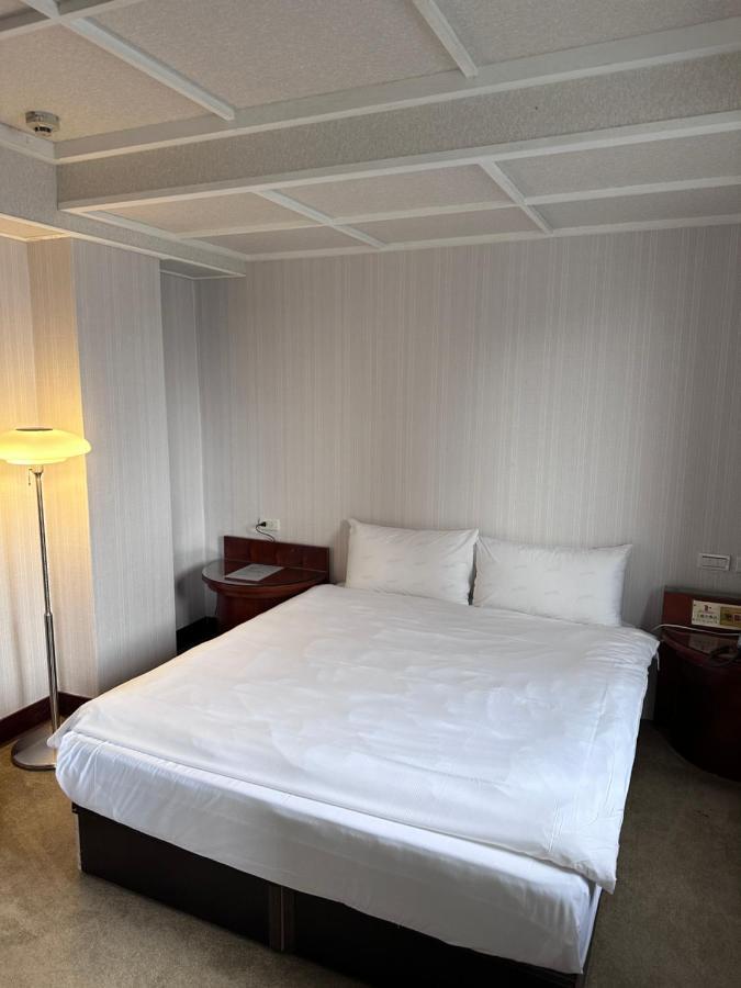 Meworld Hotel - Sanchong Taipei Esterno foto